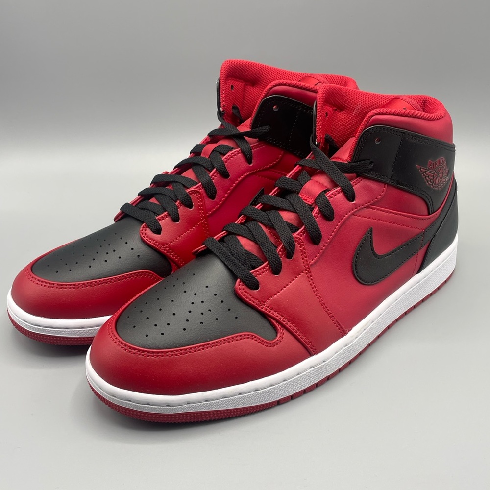 Nike Air Jordan 1 Mid Reverse Bred 554724-660 Men’s Size US 13